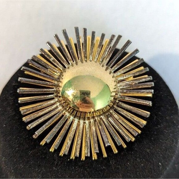 Sunburst Vintage Gold Tone Brooch - Picture 2 of 7